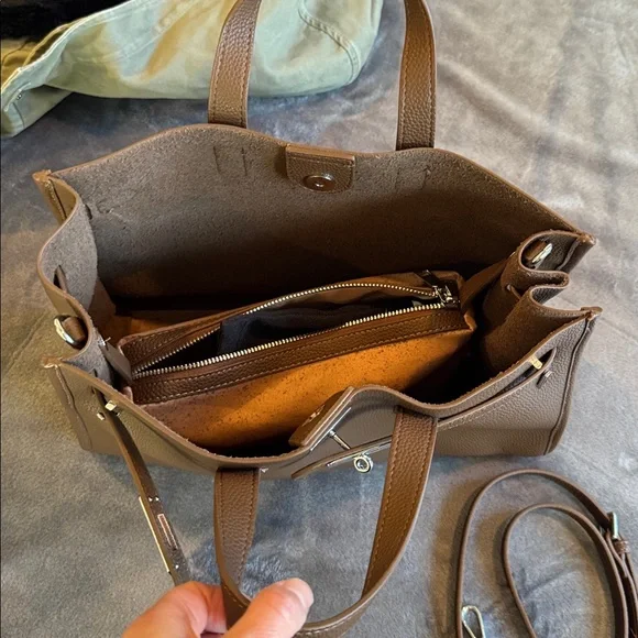 Urban Luxe Vegan Tote - Picture 5 of 8